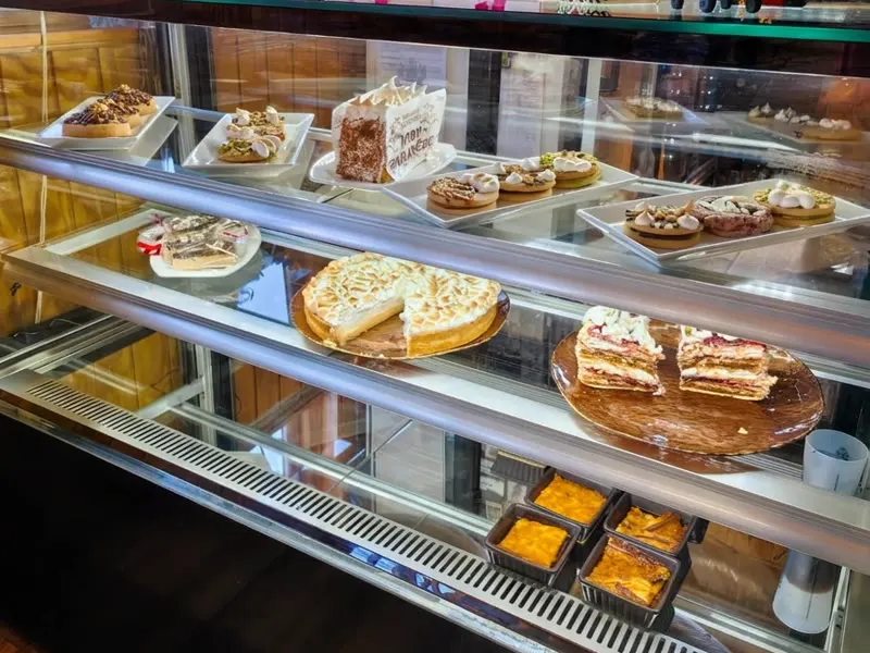 Vitrina de tortas y pasteles caseros